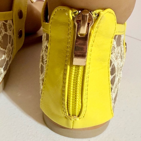 *SilverDew Yellow Sandal With A Fox Broach With Black & Silver Rhinestones - Picture 14 of 15